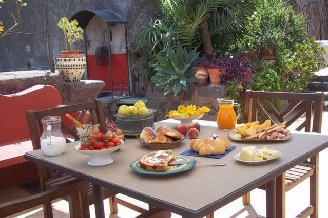 Le Casette Nel Borgo Hotel Ачиреале Екстериор снимка